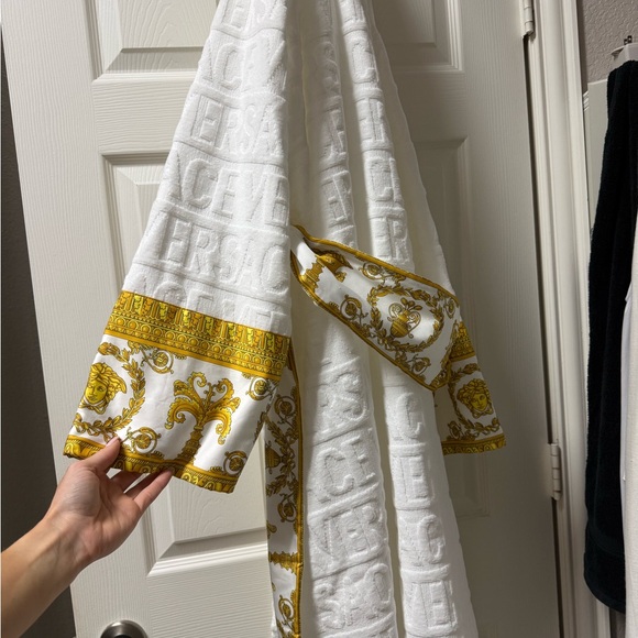 Versace White Textured Robe - Picture 3 of 8